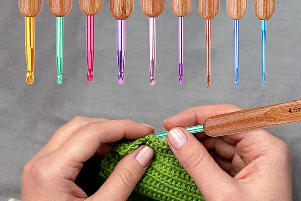 What is the best crochet hooks and yarn for beginners?