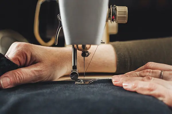 Can a beginner use a sewing machine?