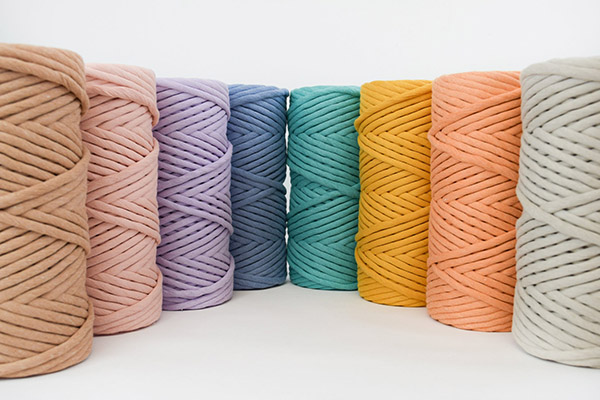 How do you make a rope out of yarn?